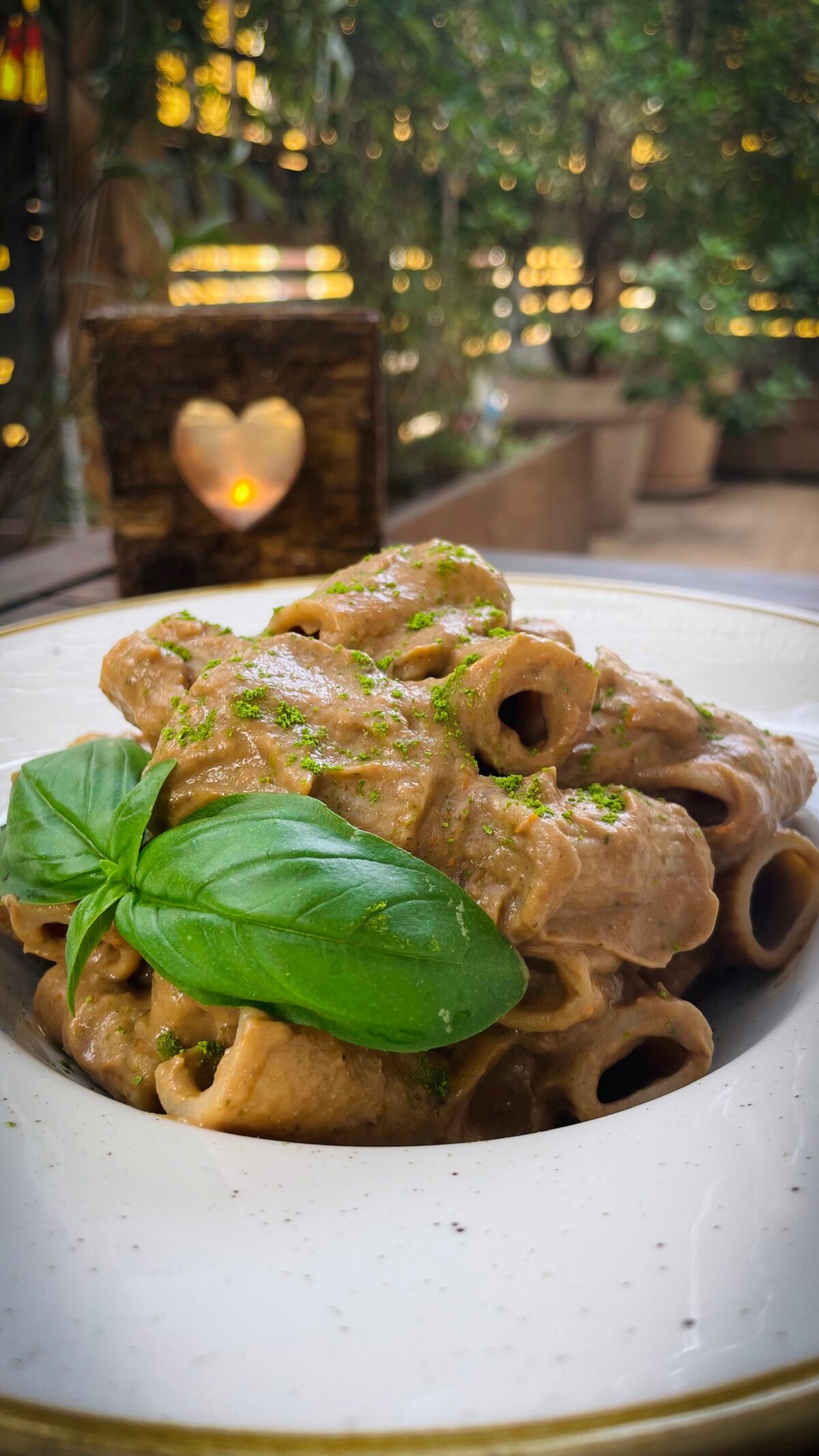 Mezze maniche con crema di melanzane e pomodorini al forno - Chiara ...